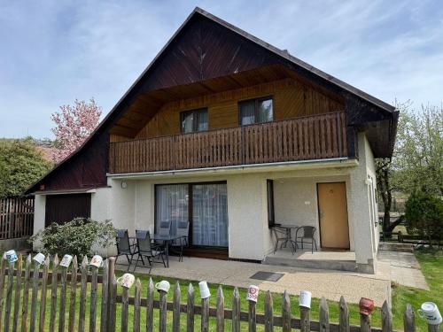a house with a wooden roof and a balcony at Chata Jaruška v Českém ráji in Branžež