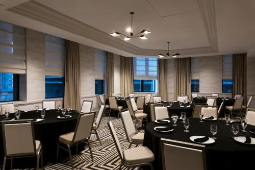 Restaurace v ubytování Kimpton Hotel Monaco Baltimore Inner Harbor by IHG