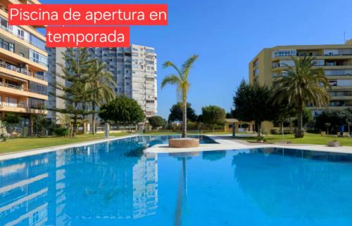 La Colina Estudio Vistas al Mar y Sierra, Piscina y tren directo Aeropuerto