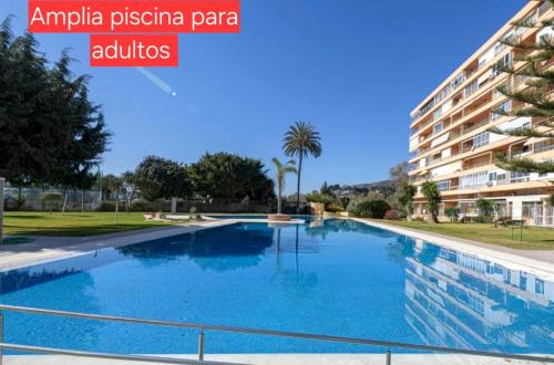 La Colina Estudio Vistas al Mar y Sierra, Piscina y tren directo Aeropuerto