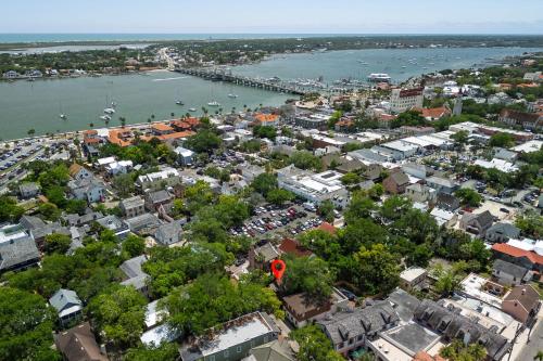 Vista generica su St. Augustine o vista sulla città dall'interno dell'appartamento