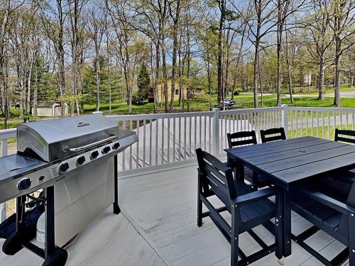 a grill and a picnic table on a deck at Starlit Memories in Swanton