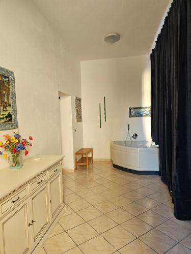 Gambar di galeri bagi Casa Atena, spaziosa, romantica con idromassaggio privato di Varazze