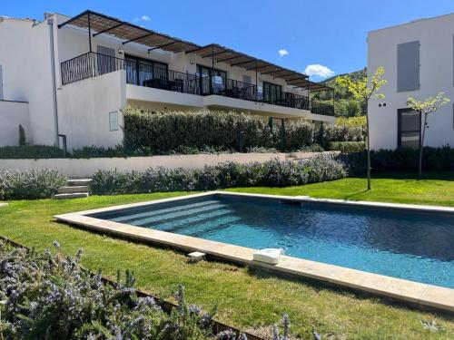 Le Tircis - 2 slaapkamers met terras en zwembad aan de Mont Ventoux
