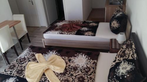 two beds in a room with a ribbon on them at Villa Toscana in Steyr
