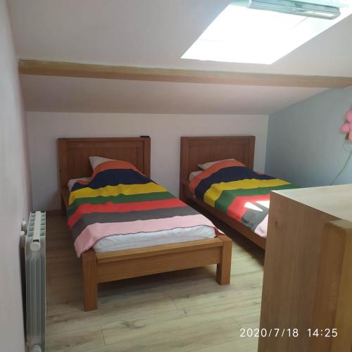 Un ou plusieurs lits dans un hébergement de l'établissement appart dans maison face à la mer 2ch