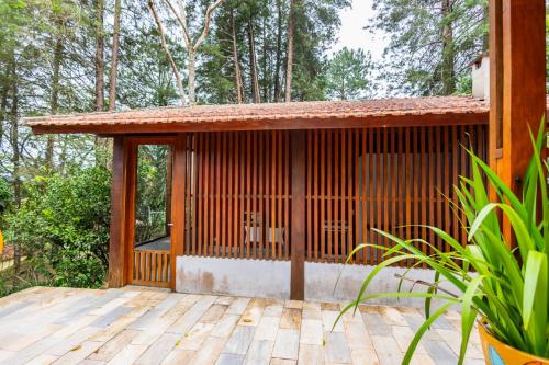 a screened in porch of a house with a wooden deck at Putini Pousada e Hotel by OYO in São Roque