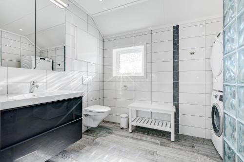 A bathroom at Aga Fjord Apartments Hardanger