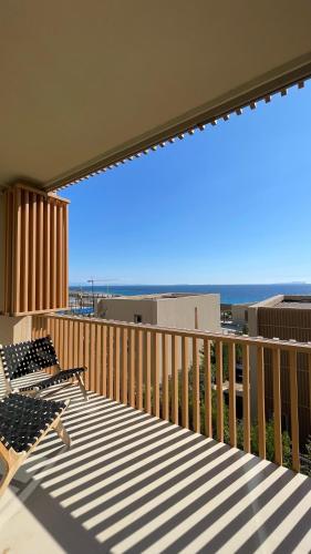 a balcony with chairs and a view of the ocean at Whisky Green Coast Hotel & Apartments in Palasë