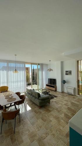 a living room with a couch and a table at Whisky Green Coast Hotel & Apartments in Palasë