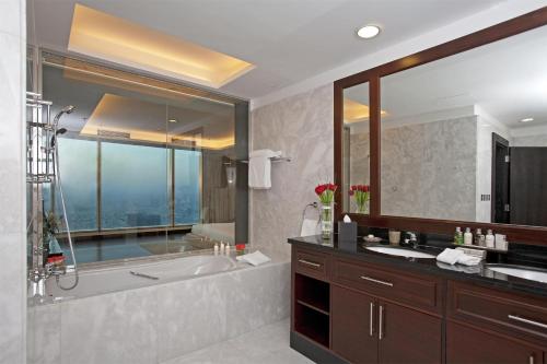 Koupelna v ubytování Kempinski Residences & Suites, Doha