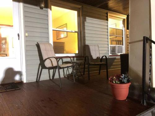 Gallery image of Charming 2-Bedroom Thoreau Lower in Lakewood