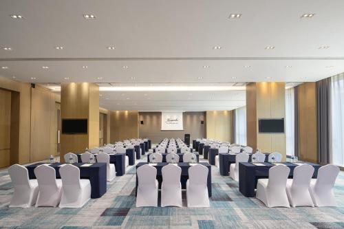 Kempinski Hotel Nanjingにあるテレビまたはエンターテインメントセンター