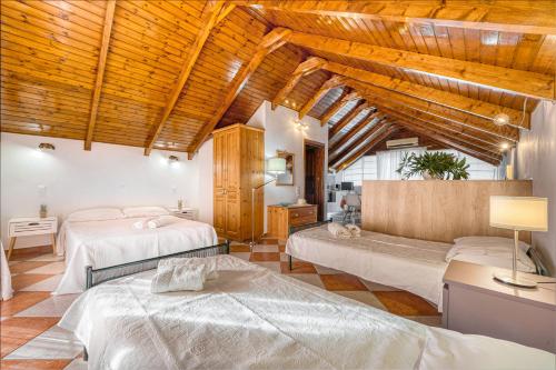 Posteľ alebo postele v izbe v ubytovaní Rosa Seaview Loft