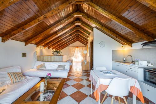 Rosa Seaview Loft
