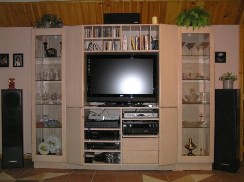 A television and/or entertainment centre at End of the road B & B