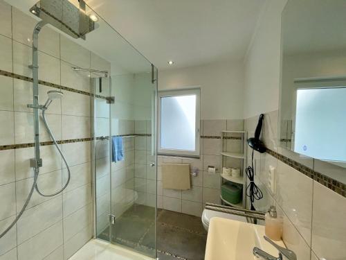 Bilik mandi di FeWo 2 - Rödental-Apartments