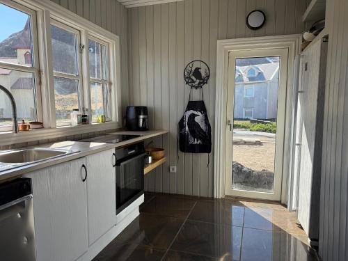 Una cocina o zona de cocina en Raven nest