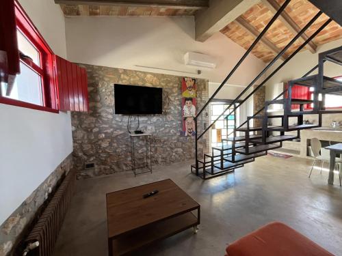 Televisyen dan/atau pusat hiburan di Masia Botargo 9 hab, 8 baños, piscina, porche