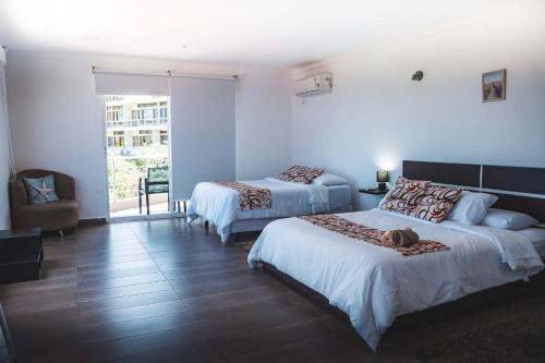 Postel nebo postele na pokoji v ubytování SeaSide Hotel