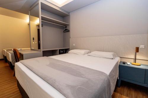 Ένα ή περισσότερα κρεβάτια σε δωμάτιο στο Ingleses Park Hotel