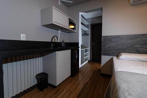Η κουζίνα ή μικρή κουζίνα στο Ingleses Park Hotel