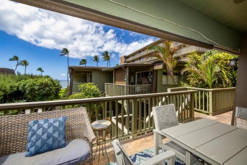 Un balcón o terraza de Kihei Kai Oceanfront Condos