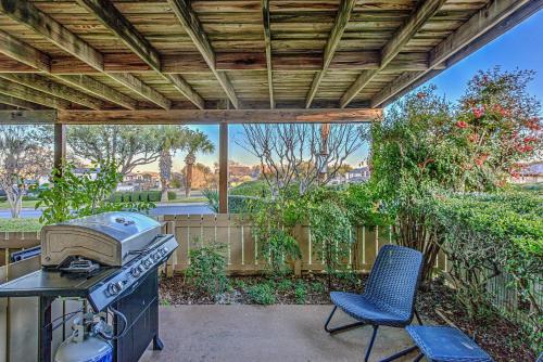 a patio with a stove and a table and a chair at Cozy 3 bdr family Condo in Horseshoe Bay Near Marina in Horseshoe Bay
