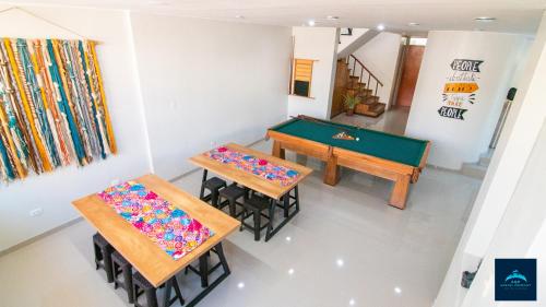 Bàn bi-da tại AQP Hostel Company