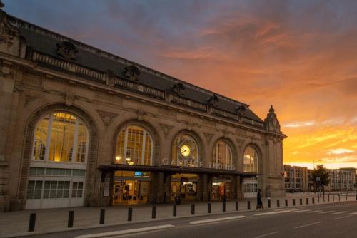 Golden House - Gare & Centre