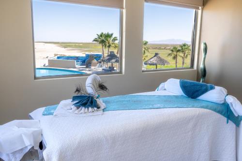 Postel nebo postele na pokoji v ubytování Laguna Shores Resort