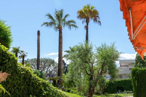 Garden-Level Apartment in Bourgeois Residence Near Croisette & Beaches