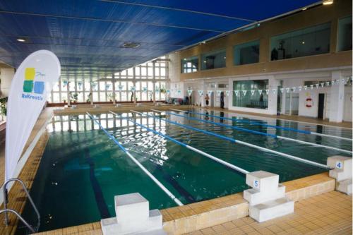 Kolam renang di atau dekat dengan Fortuna Park Residence & Private Parking