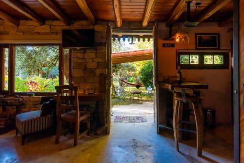 a living room with a table and chairs and a window at Aromos de Olivares in Chacras de Coria