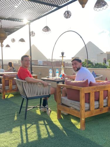 Clientes alojados en Farsha Pyramids Inn