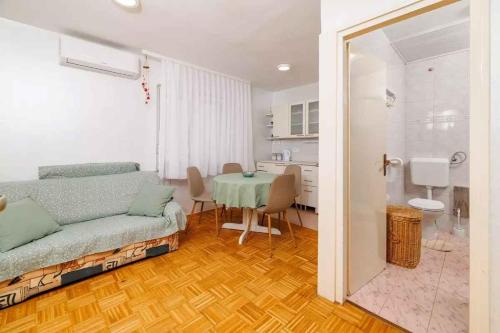 Apartment in Crikvenica 51468