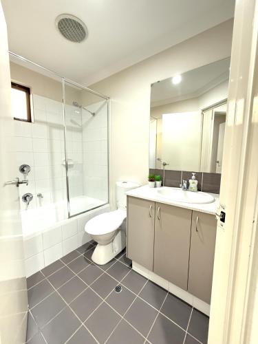 a bathroom with a toilet and a tub and a sink at 38 Suburban Retreat 3br 2ba Babyfriendly in Hocking
