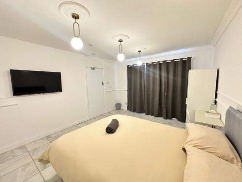 a bedroom with a bed and a flat screen tv at Studio 34 in London