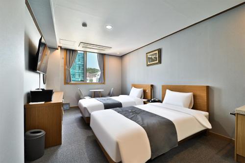 Postel nebo postele na pokoji v ubytování Hotel Noah
