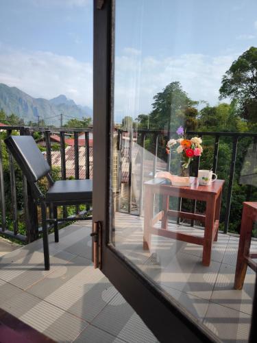 Pemandangan gunung umum atau pemandangan gunung yang diambil dari hotel