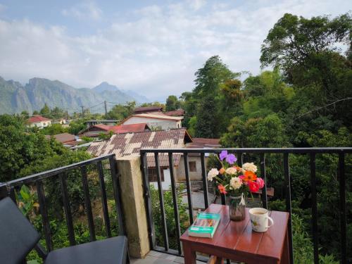 Pemandangan gunung umum atau pemandangan gunung yang diambil dari hotel