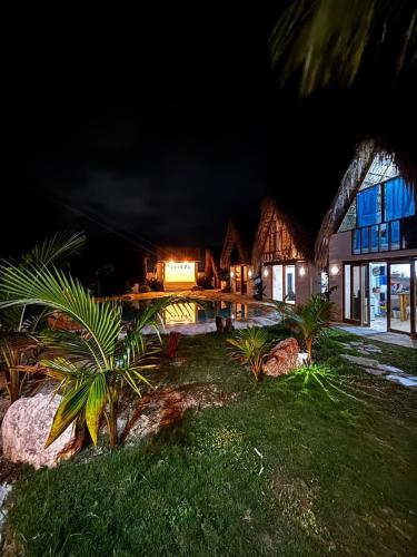 Taman di luar Blue Beach Eco-Hotel by Sanfabini