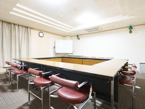 a conference room with a ping pong table and chairs at Hotel Fukui Castle - Vacation STAY 58692v in Fukui