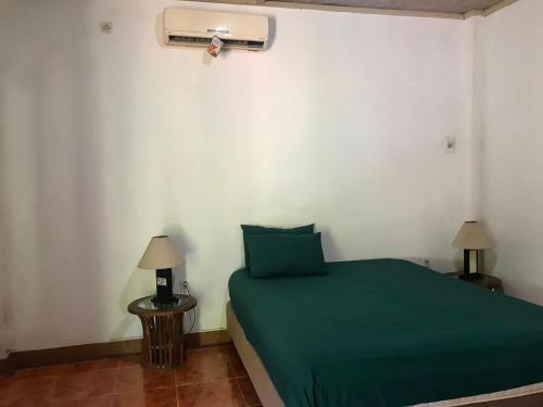 Ένα ή περισσότερα κρεβάτια σε δωμάτιο στο Gili Lampu Cottage