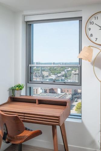 Fotografie z fotogalerie ubytování Central Square 3BR Condo with Downtown View Gym and Parking v destinaci Cambridge