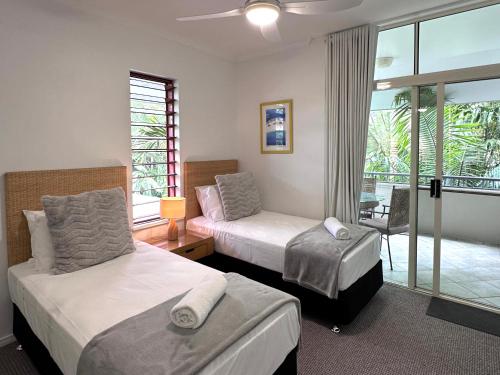 Postel nebo postele na pokoji v ubytování Oasis at Palm Cove