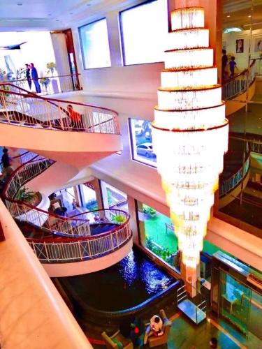 Бассейн в Green World Palace Hotel или поблизости