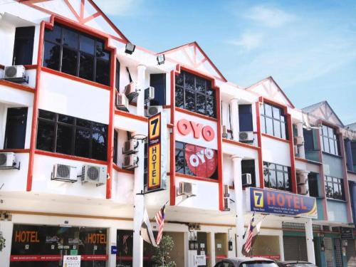 Tòa nhà nơi khách sạn tọa lạc