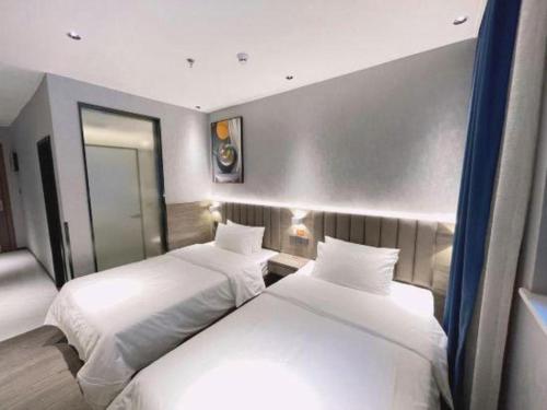 Ένα ή περισσότερα κρεβάτια σε δωμάτιο στο 7 Days Inn Deyang Zhongjiang Kuishan Park