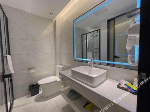 Ένα μπάνιο στο 7 Days Inn Deyang Zhongjiang Kuishan Park
